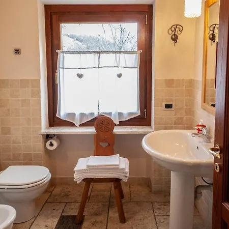 Maison Le Champ Questa Casa Non E Un Nocleg ze śniadaniem La Salle