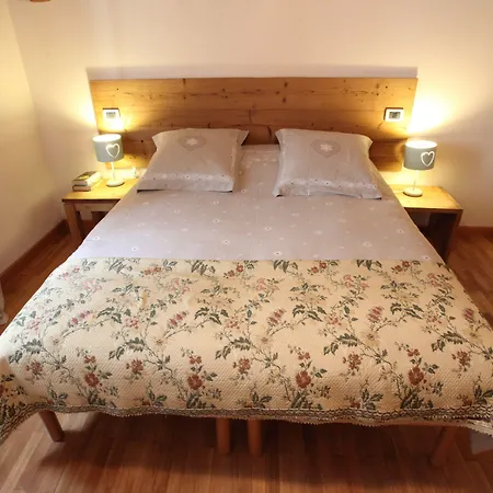 Nocleg ze śniadaniem Maison Le Champ Questa Casa Non E Un