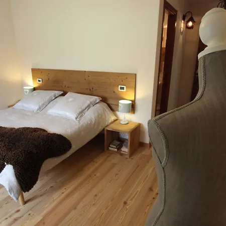 B&B Maison Le Champ Questa Casa Non E Un 라살